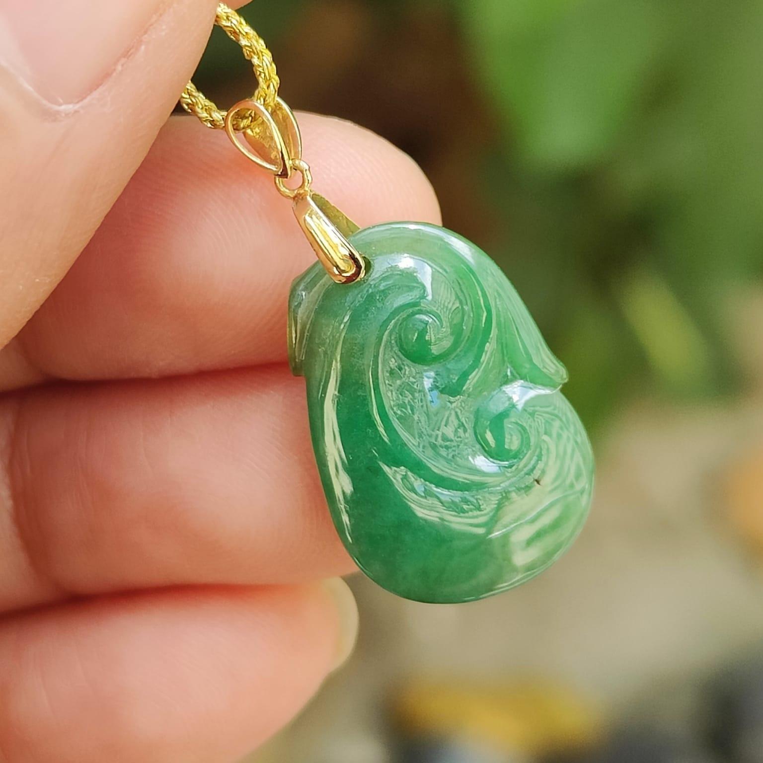 Myanmar Green Ruyi Pendant – Heirloom-Quality Jadeite, 18K Gold & Diamonds (GD2203H017670 Sku: 18kp108) Yi Pin Qian Jadeites Jade Jewelry ~Your Precious Quintessential ~ Singapore