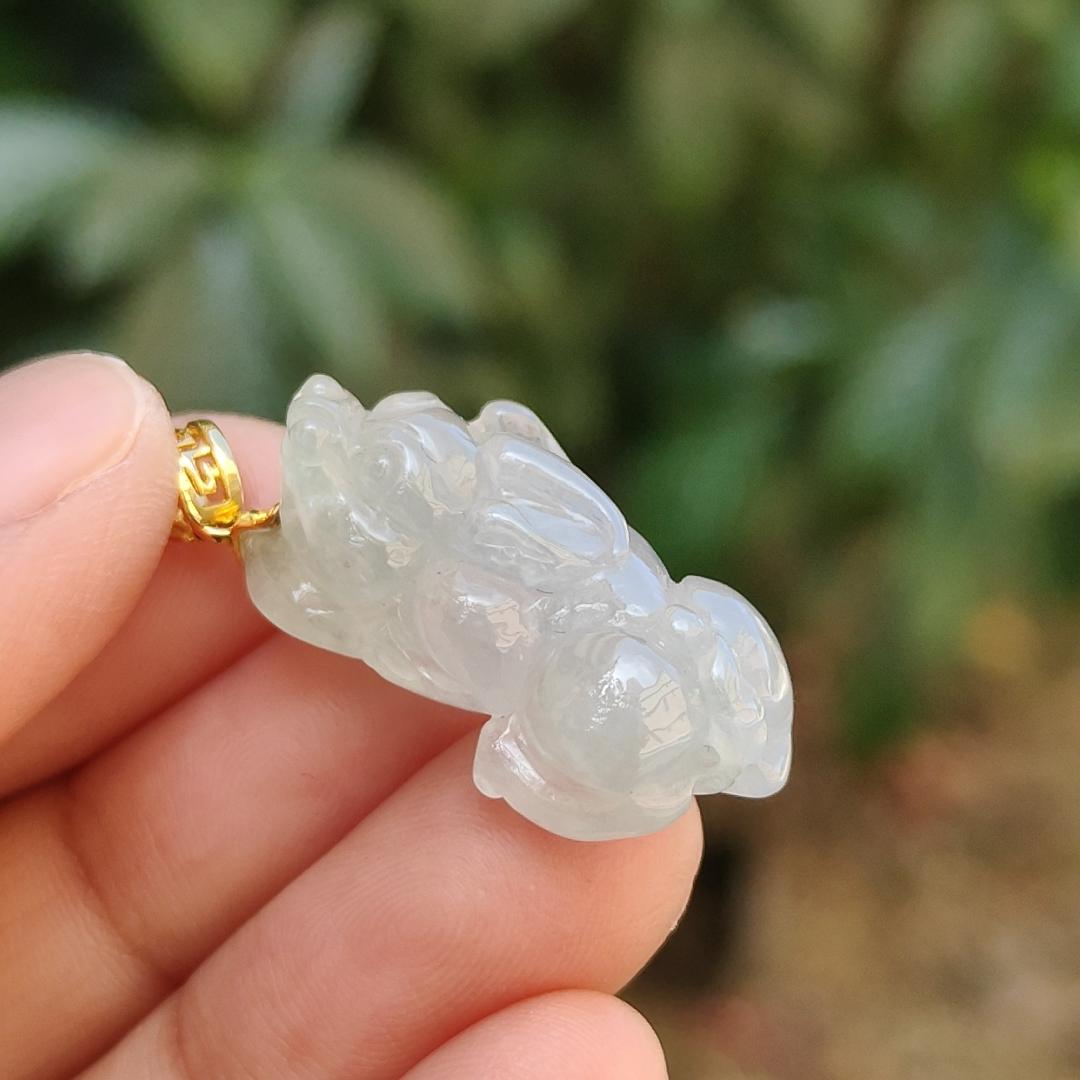 Semi Icy Quality Natural Type A Jadeite Jade crafted as Pixiu set with 18k Gold Clasp as pendant with certificate weigh 6.76 grams, measurement 26.7 * 13.7 * 10.2 mm (18kp33) Yi Pin Qian