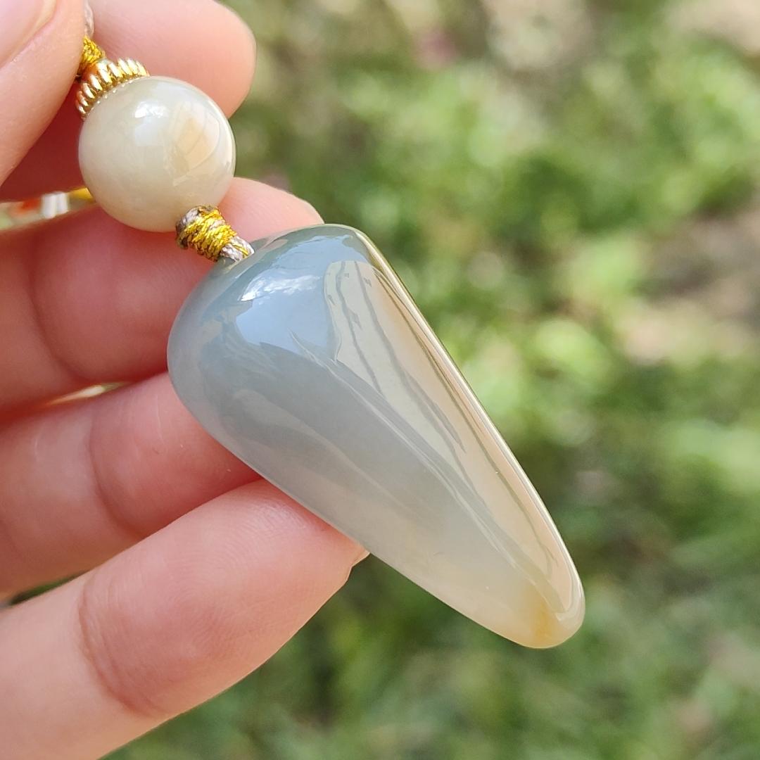 Stunning piece of Natural Type A Jadeite Pendant Necklace crafted with nothing, symbols of Peace and peace, everything goes well, with QIC labs approved certificate weigh 10.79 grams, 35.5 * 18.3 * 8.8 mm, very suitable for daily wear (pendant39) Yi Pin Qian