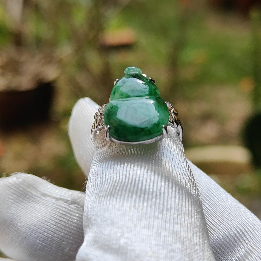 Quality Spicy Green Natural Type A Jadeite Jade crafted with the shape of Gourd set on S925 as an adjustable Ring with certificate weigh 2.67 grams, measurement 15.6 * 11.8 * 2.7 mm (s925ring8) Yi Pin Qian