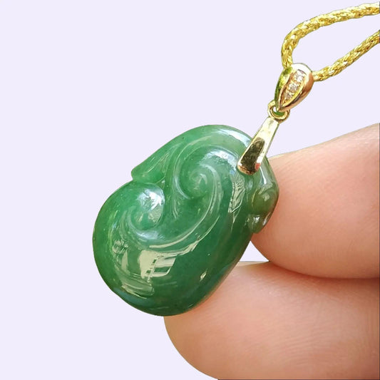 Myanmar Green Ruyi Pendant – Heirloom-Quality Jadeite, 18K Gold & Diamonds (GD2203H017670 Sku: 18kp108) Yi Pin Qian Jadeites Jade Jewelry ~Your Precious Quintessential ~ Singapore