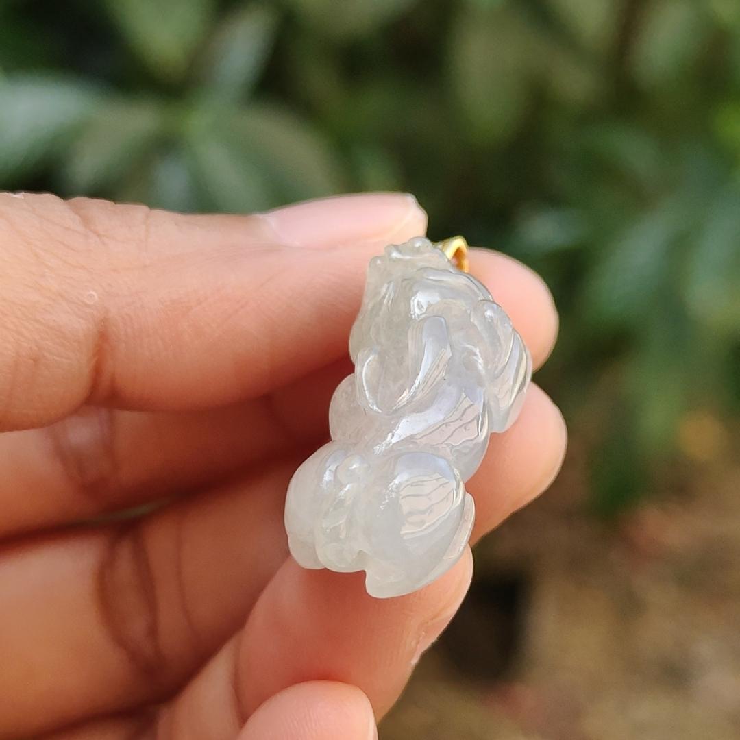 Semi Icy Quality Natural Type A Jadeite Jade crafted as Pixiu set with 18k Gold Clasp as pendant with certificate weigh 6.76 grams, measurement 26.7 * 13.7 * 10.2 mm (18kp33) Yi Pin Qian