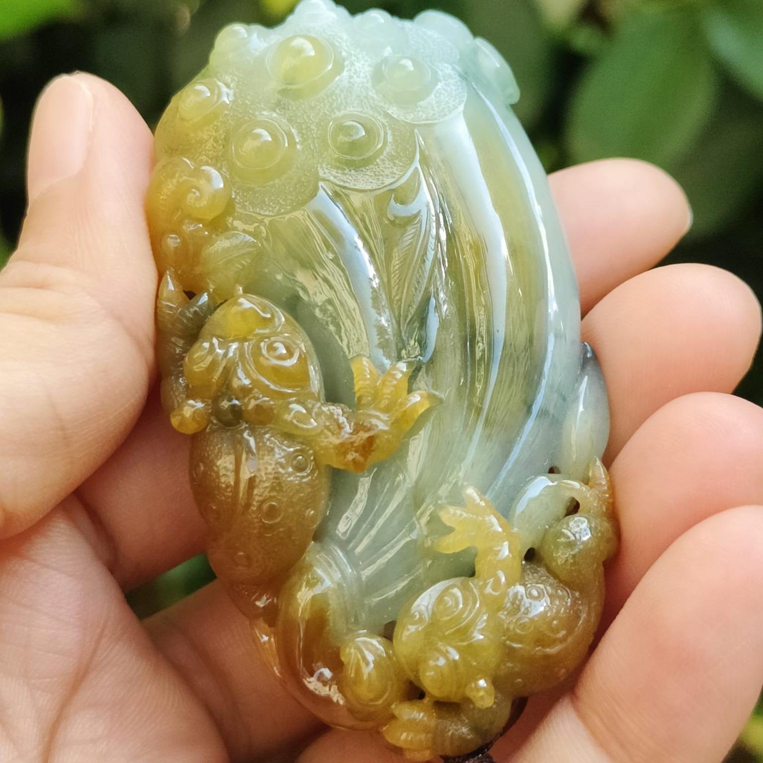 Super Rare Lotus & Toad Jadeite Pendant – Natural Type A Jadeite, Five Elements Harmony, Certified GD2112H002820 SKU:pendant400 Yi Pin Qian Jadeites Jade Jewelry ~Your Precious Quintessential ~ Singapore