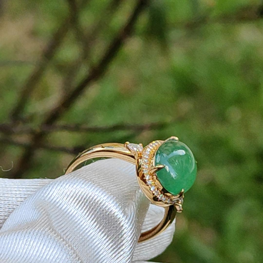 18K Gold weigh 2 grams, Setting with Natural Type A Jadeite Green Cabochon size 10.7 * 8.3 * 3.8 mm with 35 * 0.003 and 2 * 0.03 pear cut diamonds, certificate included weigh 2.65 grams, Finger ring size 17.3 mm, Yi Pin Qian