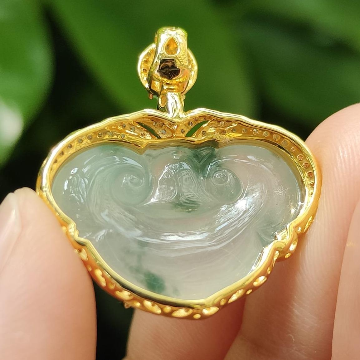 New Arrival in Singapore Premium High Quality Natural Type A Jadeite Jade 18k Gold Pendant crafted as Ruyi, certificate weighs 5.51 grams measurement 27.1 * 24.6 * 7.3 mm (18kp74) Yi Pin Qian Jadeites Jade Jewelry ~Your Precious Quintessential ~ Singapore