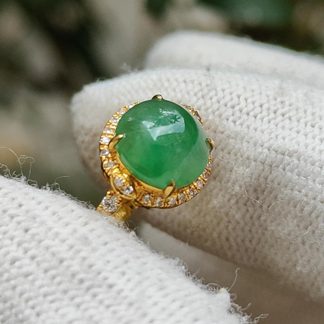 Sales Offer - High Quality Light Green Cabochon Natural Type A Jadeite Jade set on 18k Gold as Ring, certificate weighs 1.98 grams, Finger Size 15.4mm (18kring28) Yi Pin Qian