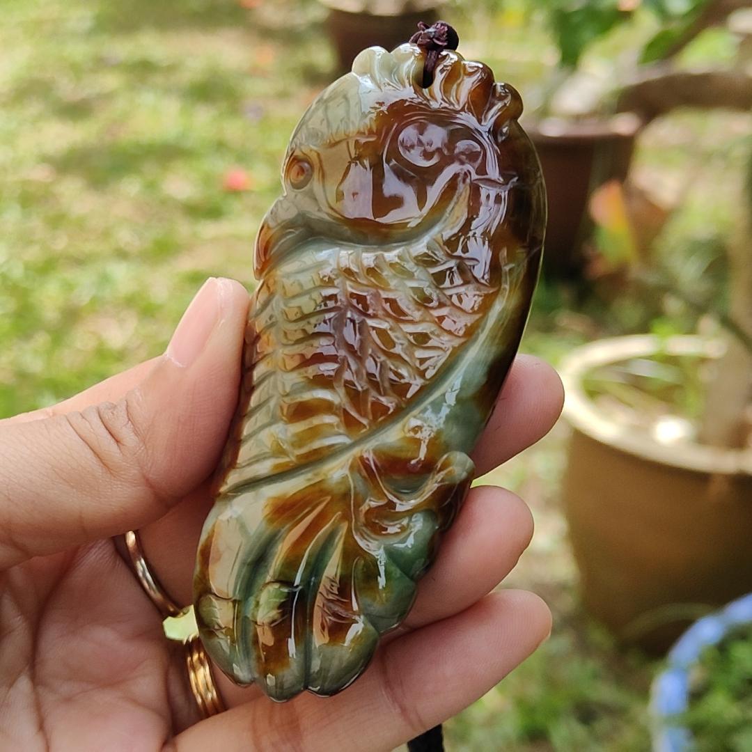 Rare Quality Brown, Redish and Green Natural Type A Jadeite Jade crafted with Parrot, can be use for display for as a hand-held piece with certificate weigh 133.29 grams, measurement 85.6 * 36.6 * 21 mm (hand3) Yi Pin Qian