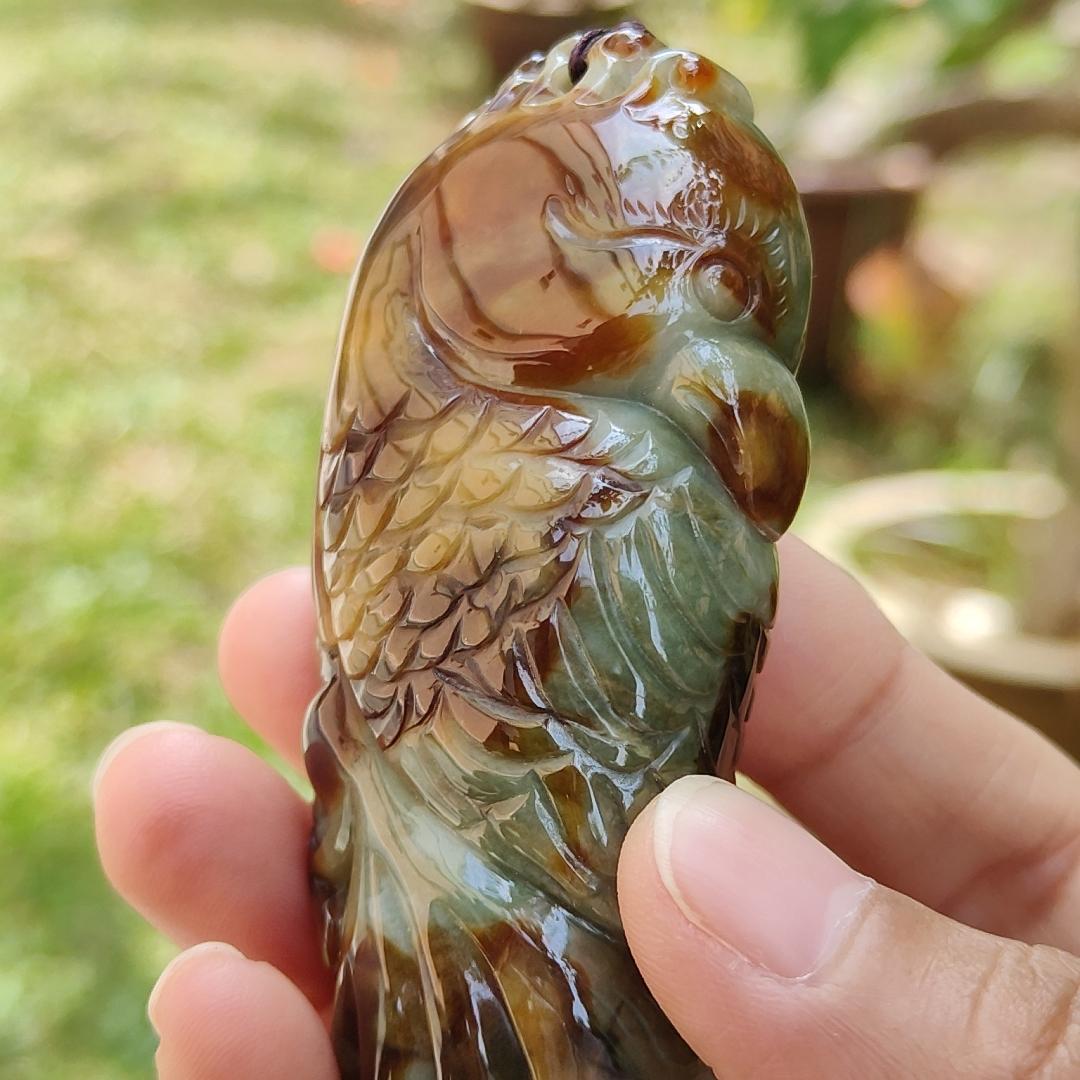 Rare Quality Brown, Redish and Green Natural Type A Jadeite Jade crafted with Parrot, can be use for display for as a hand-held piece with certificate weigh 133.29 grams, measurement 85.6 * 36.6 * 21 mm (hand3) Yi Pin Qian