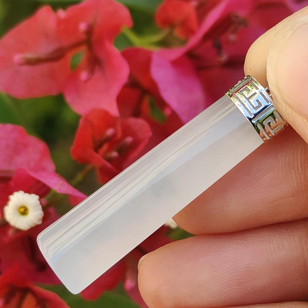 18k Gold Setting Natural Type A Jadeite Pendant carved with nothing, symbols of Safe, smooth and steady, certificate included weigh 6.85 grams, 35.7 * 9.2 * 7.7 mm, very suitable for daily wear (18kp1) Yi Pin Qian
