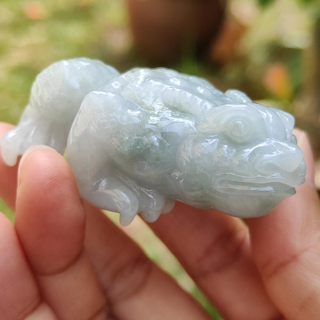 Sales - Quality Natural Type A Jadeite Jade crafted as Three Legs Toad for display or hand-held piece with certificate weigh 84.27 grams, measurement 61.6 * 48.3 * 26 mm (hand4) Yi Pin Qian