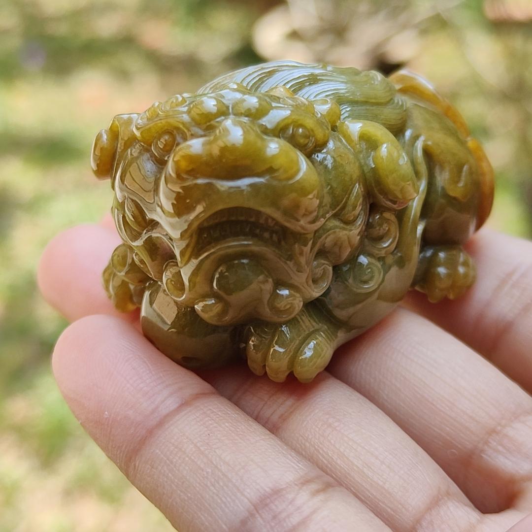Super Rare Yellow, Redish and Green Hue Natural Type A Jadeite Jade crafted with Lion as Hand-held piece, display or Pendant, certificate weigh 93.64 grams, measurement 53.3 * 32.2 * 30.7 mm (hand5) Yi Pin Qian