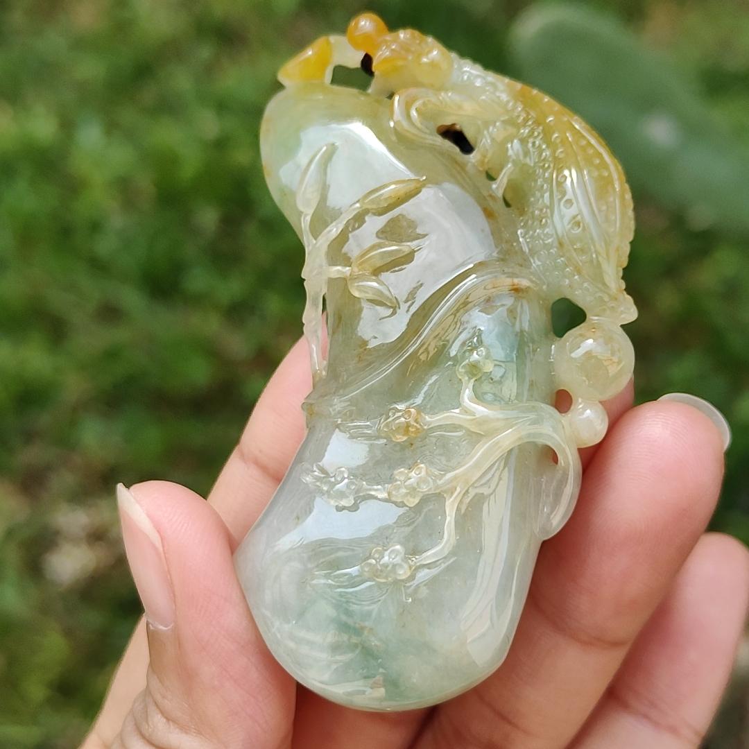 Very Rare Green and Yellow with Red patches Praying Mantis Pendant Necklace Natural Type A Jadeite with certificate included weigh 53.96 grams, 72.5 * 35.5 * 12.8 mm, collectible item Yi Pin Qian