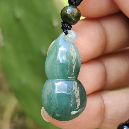 Green Natural Type A Jadeite Jade Pendant Necklace crafted as Gourd with certificate weigh 4.75 grams, measurement 29.3 * 14.3 * 6.3 mm (pendant179) Yi Pin Qian