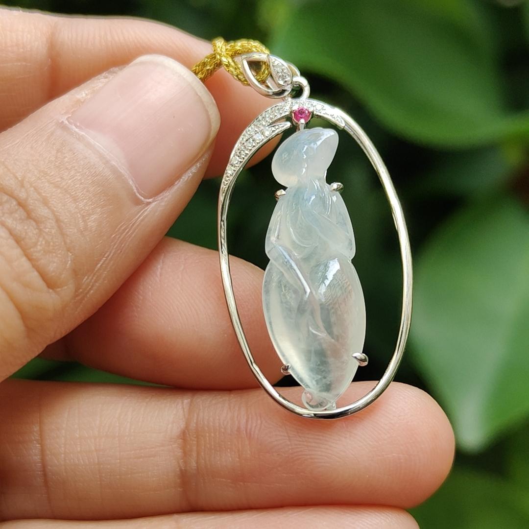 New Arrival SG Local Seller Crafted as The Enlightenment Pendant on Natural Type A Jadeite Jade set with 18k Gold certificate weighs 3.12 grams, measurement 35.8 * 17.2 * 7 mm (18kp81) Yi Pin Qian Jadeites Jade Jewelry ~Your Precious Quintessential ~ Singapore
