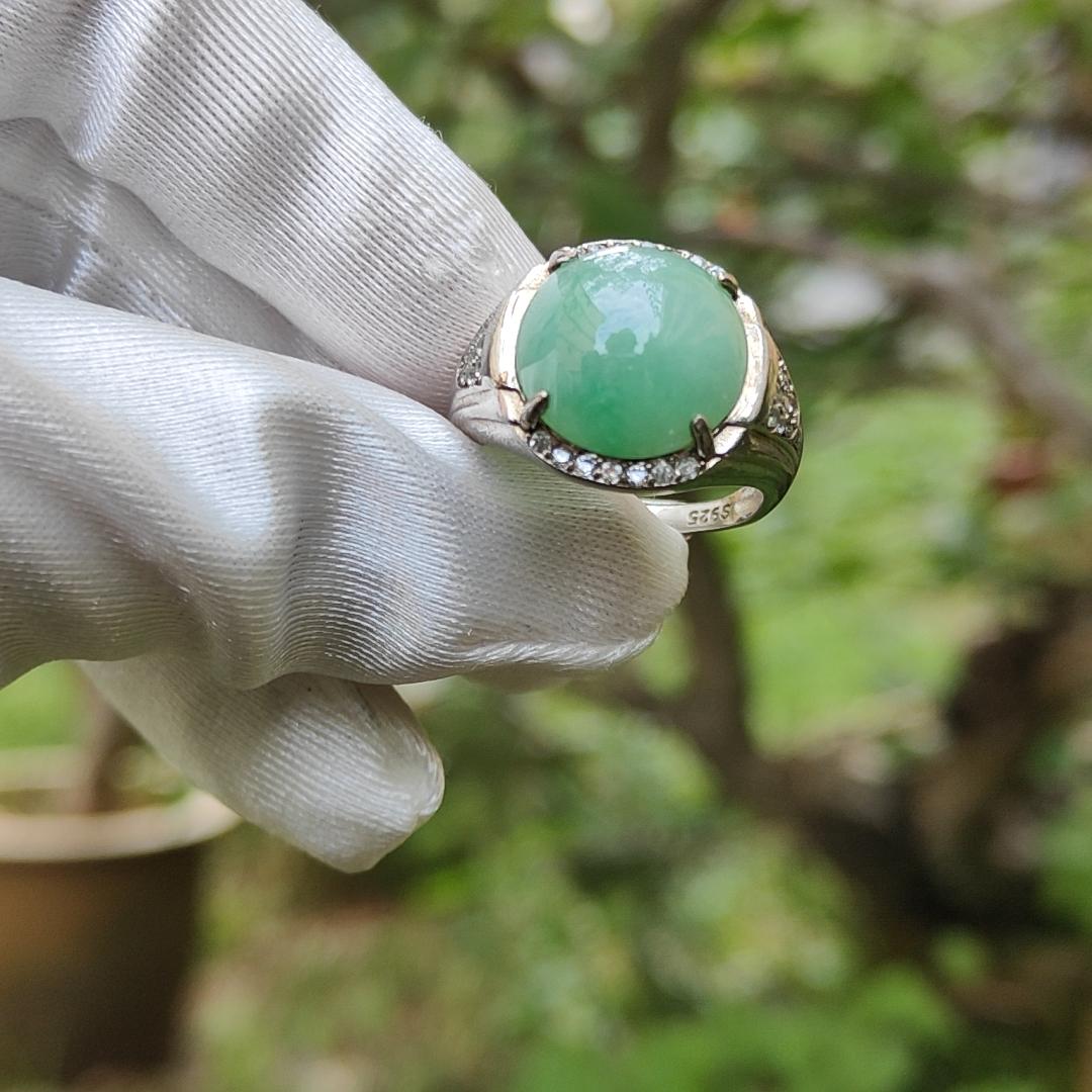 Apple Green Natural Jadeite Jade Cabochon 13.9 * 14.2 * 6.2 mm set on S925 as a Ring for Men with QIC labs approved certificate weigh 7.03 grams (s925ring5) Yi Pin Qian