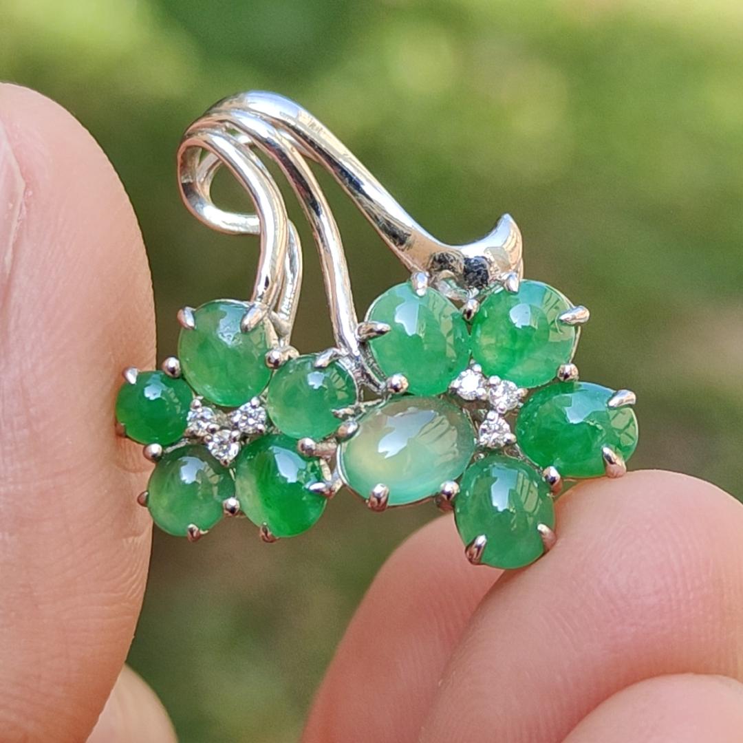 Unique design with 10 Quality Green Natural Type A Jadeite Jade Cabochons set on Quality S925 Silver as Pendant, certificate weigh 2.39 grams (s925p1) Yi Pin Qian