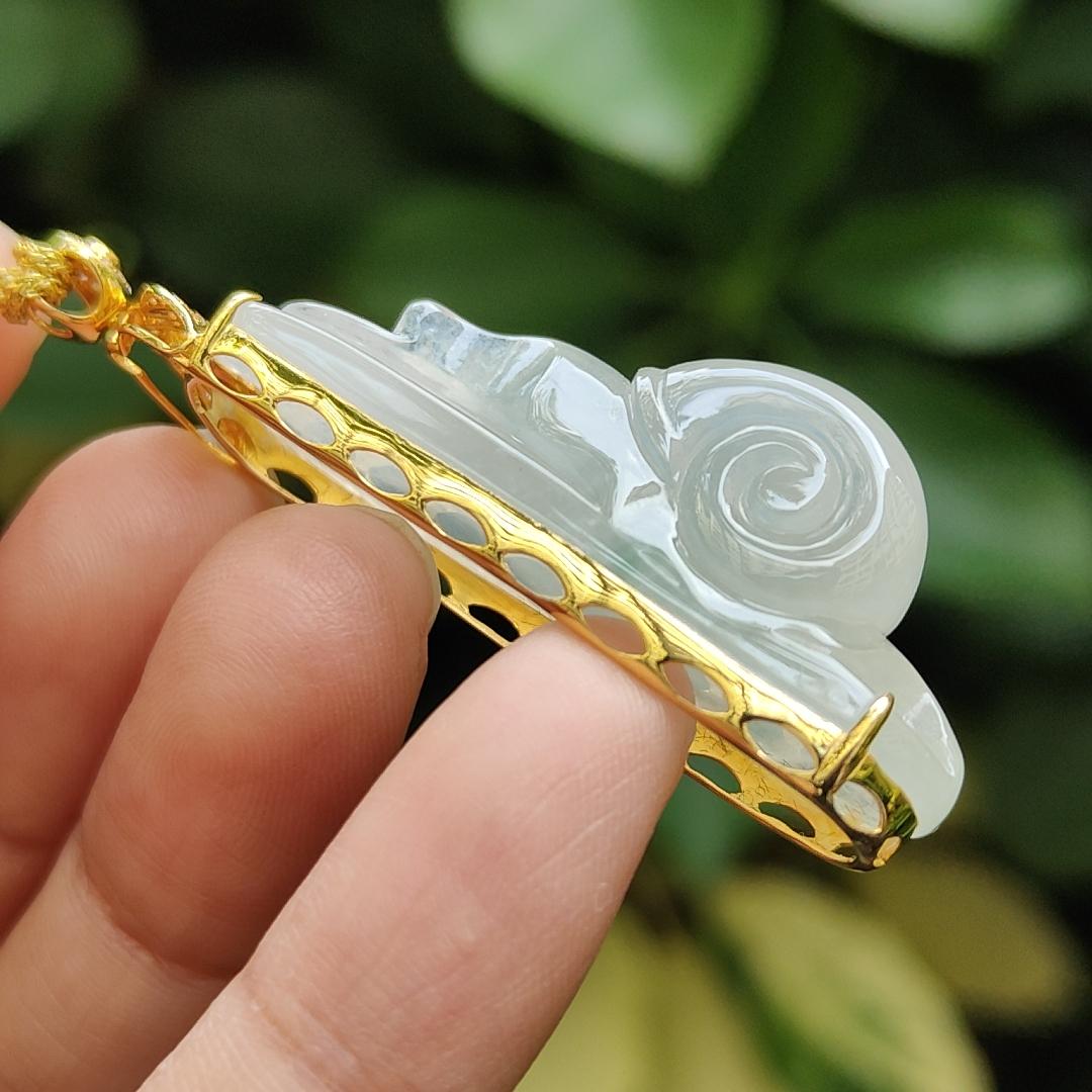 Rare New Arrival Sg Local - Crafted as Snail on High Quality Translucent Natural Type A Jadeite Jade set on 18k gold as pendant, certificate weighs 11.89 grams, measurement 52 * 12.1 * 16.6 mm (18kp71) Yi Pin Qian Jadeites Jade Jewelry ~Your Precious Quintessential ~ Singapore