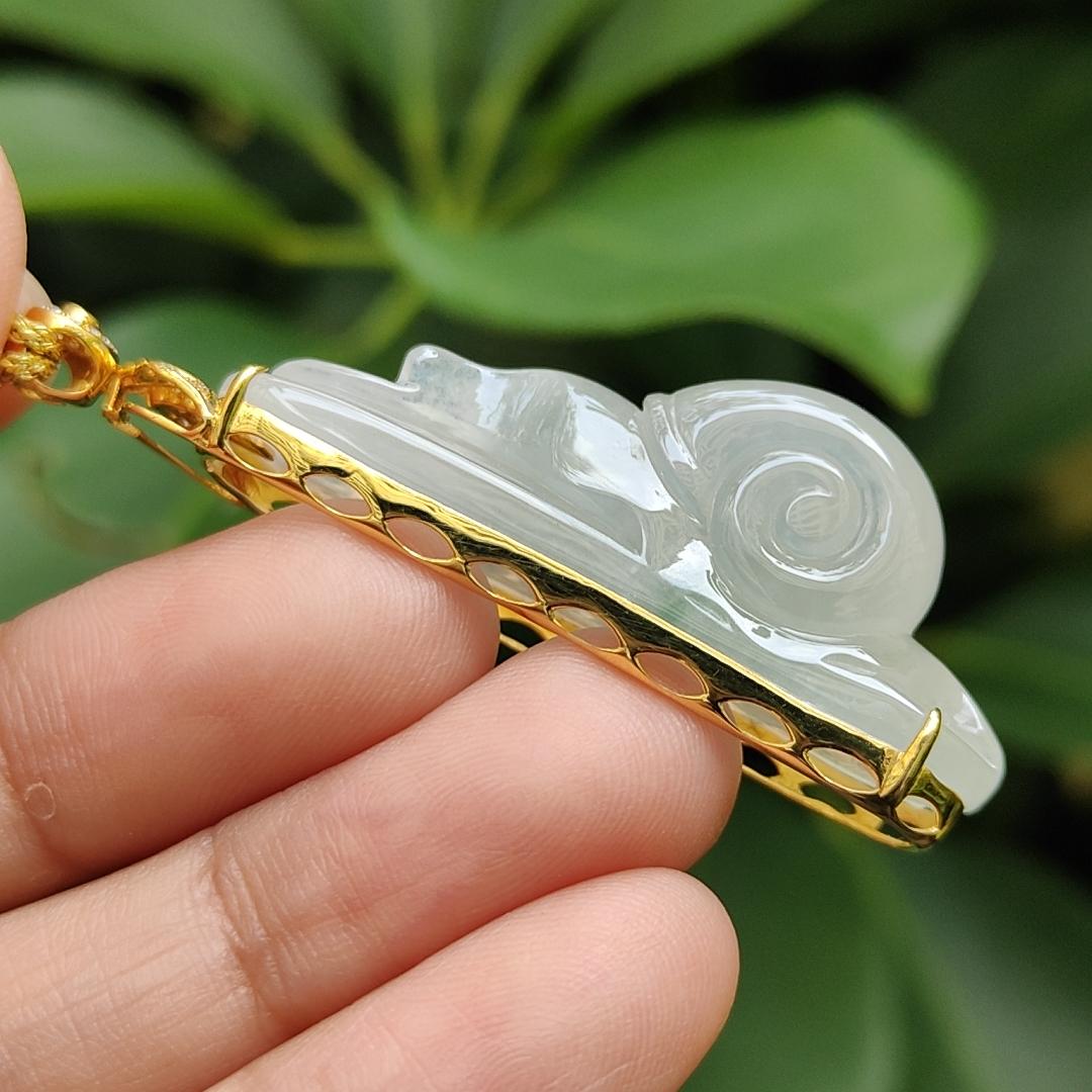 Rare New Arrival Sg Local - Crafted as Snail on High Quality Translucent Natural Type A Jadeite Jade set on 18k gold as pendant, certificate weighs 11.89 grams, measurement 52 * 12.1 * 16.6 mm (18kp71) Yi Pin Qian Jadeites Jade Jewelry ~Your Precious Quintessential ~ Singapore
