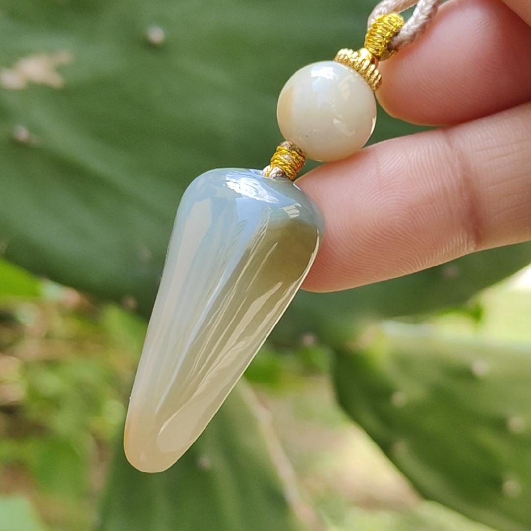 Stunning piece of Natural Type A Jadeite Pendant Necklace crafted with nothing, symbols of Peace and peace, everything goes well, with QIC labs approved certificate weigh 10.79 grams, 35.5 * 18.3 * 8.8 mm, very suitable for daily wear (pendant39) Yi Pin Qian