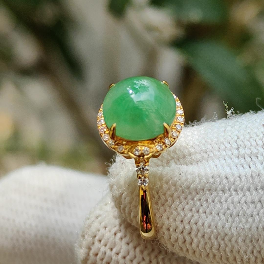 Sales Offer - High Quality Light Green Cabochon Natural Type A Jadeite Jade set on 18k Gold as Ring, certificate weighs 1.98 grams, Finger Size 15.4mm (18kring28) Yi Pin Qian