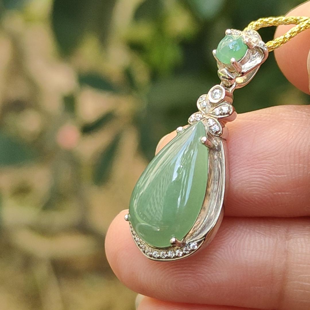 Apple Green Quality Translucent Drop Shape Cabochon on Natural Type A Jadeite Jade set on S925 as pendant, certificate weighs 3.12 grams, measurement 16.3 * 9.2 *4 mm (s925p3) Yi Pin Qian Jadeites Jade Jewelry ~Your Precious Quintessential ~ Singapore