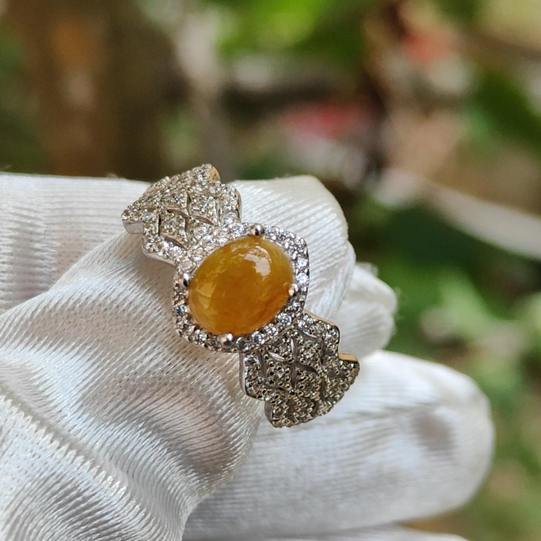 High Quality Yellow Natural Type A Jadeite Jade crafted as Oval Cabochon measurement 7.5 * 6 * 3 mm set on Quality S925 Silver as Ring with Certificate weigh 2.84 grams (s925ring10) Yi Pin Qian