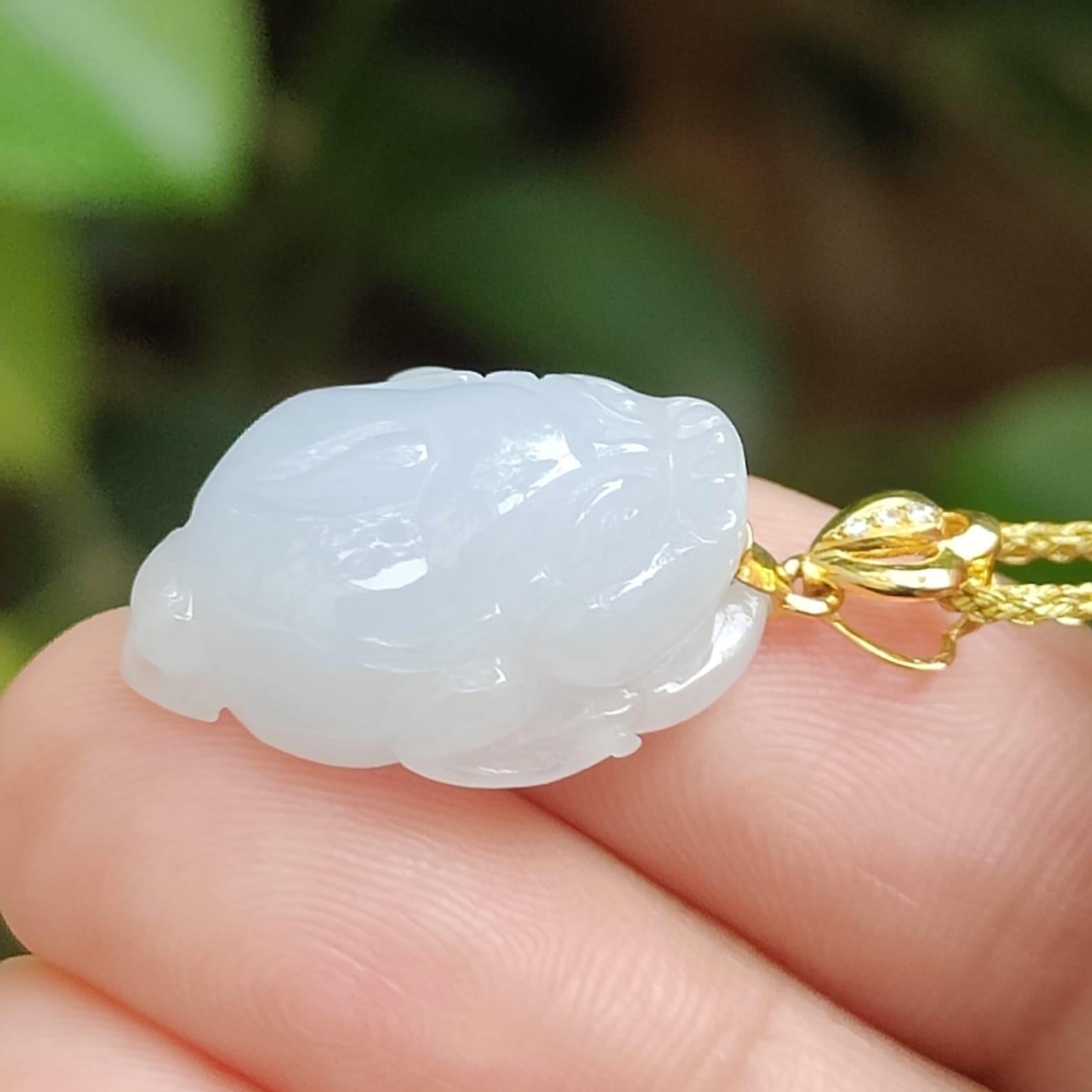 Three Legs Toad Pendant on Light Lavender Natural Type A Jadeite Jade added with 18k clasp certificate weighs 3.76 grams, measurement 19.1 * 13 * 9.1 mm (18kp102) Yi Pin Qian Jadeites Jade Jewelry ~Your Precious Quintessential ~ Singapore