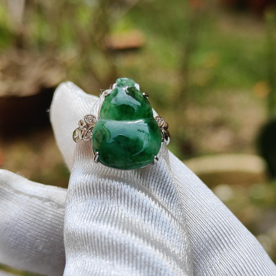 Quality Spicy Green Natural Type A Jadeite Jade crafted with the shape of Gourd set on S925 as an adjustable Ring with certificate weigh 2.67 grams, measurement 15.6 * 11.8 * 2.7 mm (s925ring8) Yi Pin Qian