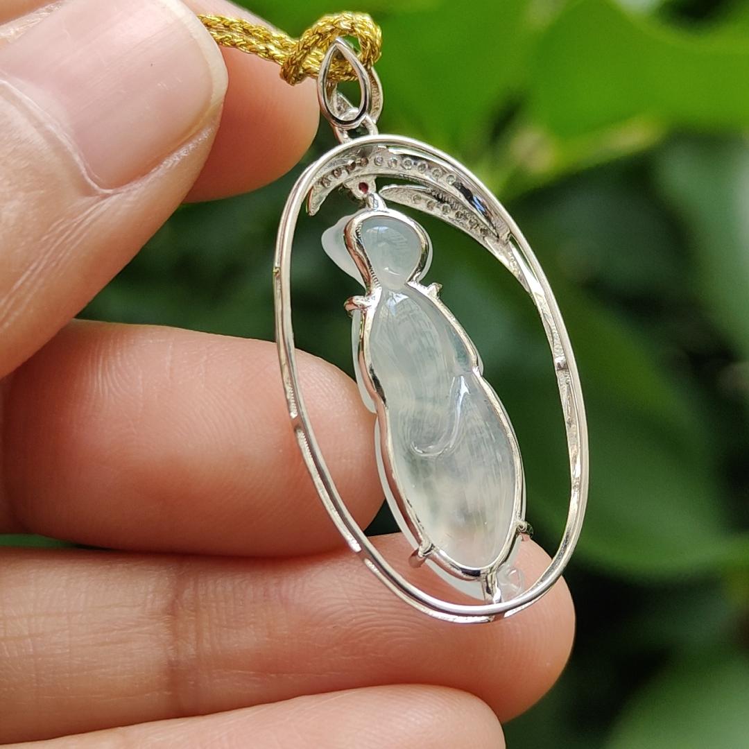 New Arrival SG Local Seller Crafted as The Enlightenment Pendant on Natural Type A Jadeite Jade set with 18k Gold certificate weighs 3.12 grams, measurement 35.8 * 17.2 * 7 mm (18kp81) Yi Pin Qian Jadeites Jade Jewelry ~Your Precious Quintessential ~ Singapore