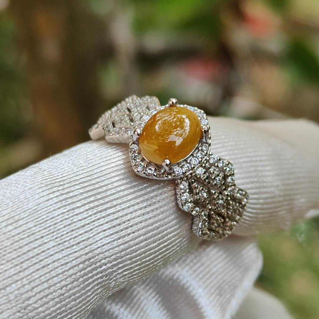 High Quality Yellow Natural Type A Jadeite Jade crafted as Oval Cabochon measurement 7.5 * 6 * 3 mm set on Quality S925 Silver as Ring with Certificate weigh 2.84 grams (s925ring10) Yi Pin Qian