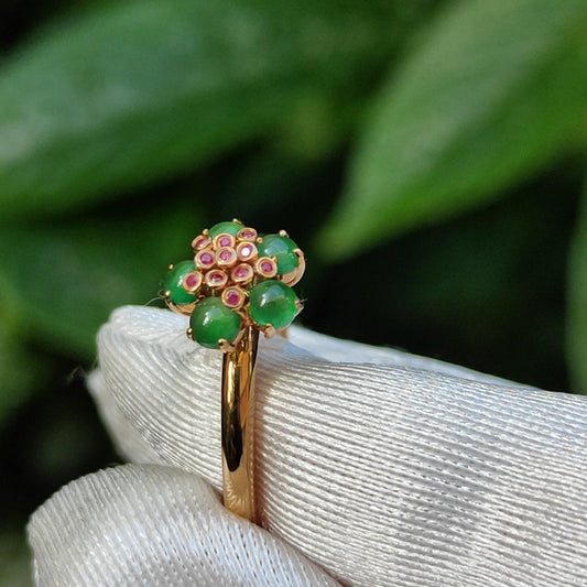 Mid Year Special Offer Five Green Cabochon Natural Type A Jadeite Jade set with 11 * 0.003 ruby on 18k Gold as a Ring, certificate included weigh 2.15 grams, finger size 18mm (18kring18) Yi Pin Qian