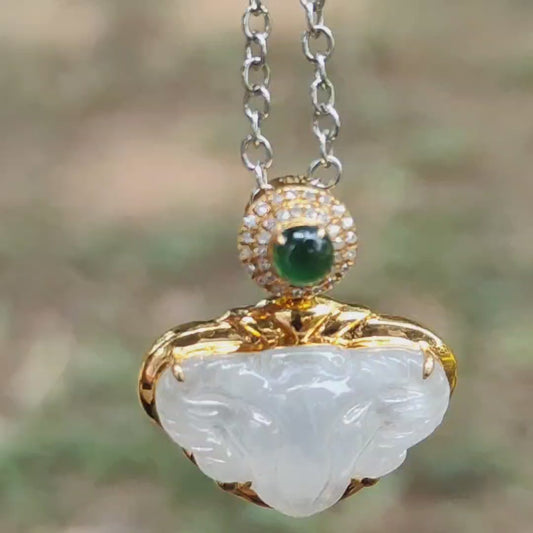 Batu Giok Jadeite Alami Tipe A Transparan Es Berkualitas Tinggi dibuat sebagai Kambing yang dipasangkan dengan Emas 18k sebagai Liontin, sertifikat berat 2,99 gram, ukuran 23 * 20,5 * 7,6 mm (18kp56)