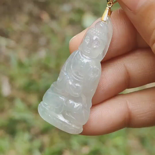 Batu Giok Jadeite Alami Tipe A Transparan Es dibuat sebagai Buddha dengan gesper emas 18k sebagai Liontin, sertifikat berat 6,78 gram, ukuran 41,3 * 17,8 * 6,2 mm (18kp44)