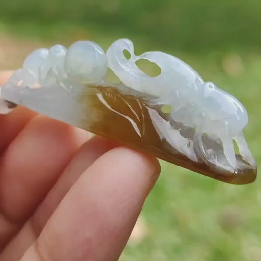Strive for the top with this Beetle and Ant crafted using Burmese Natural Type A Jadeite Jade Jewellery as Pendant with QIC labs approved certificate weighs 9.49 grams, measurement 43.8 * 15.3 * 8.8 mm (pendant317)