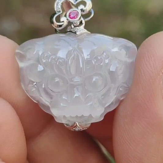 Batu Giok Jadeite Alami Tipe A Transparan Es dibuat sebagai Harimau dengan emas 18k sebagai Liontin, sertifikat berat 5,02 gram, ukuran 25,6 * 22,8 * 7,3 mm (18kp50)