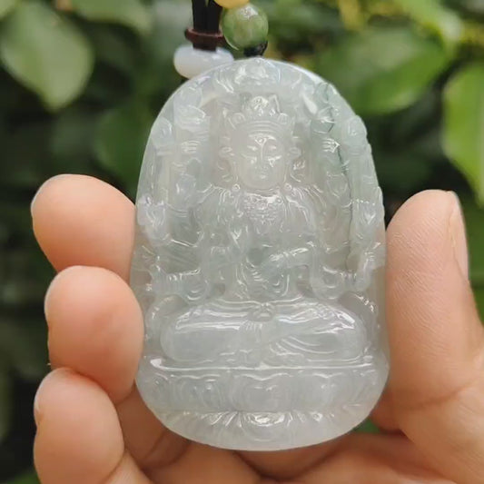 Liontin Giok Jadeite Alami Tipe A Warna Hijau Muda Berkualitas Tinggi yang Tembus Pandang, dibuat dengan Guanyin Seribu Tangan sebagai Liontin, sertifikat berat 31,12 gram, ukuran 57,6 * 38,4 * 6,8 mm (liontin293)