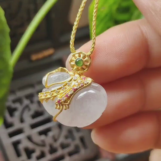 New Listing - SG Seller - Crafted as Horse on Natural Type A Jadeite Jade set with 18k as Pendant certificate weighs 4.66 grams measurement 19.7 * 21.2 * 7.9 mm (18kp86)