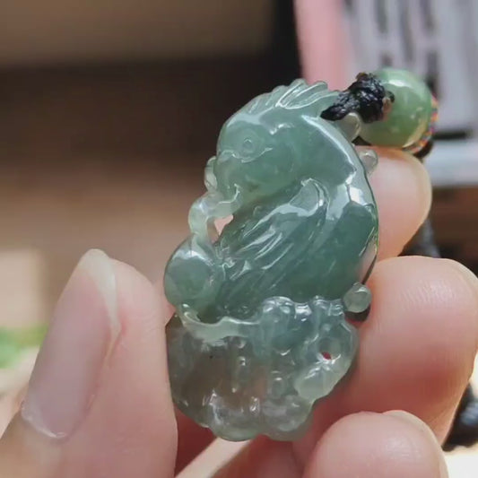 #Terjual - Semi Icy Crafted as Parrot on Oil Green Natural Type A Jadeite Sertifikat giok beratnya 6,19 gram, ukuran 29,8 * 16,2 * 8 mm (liontin377)