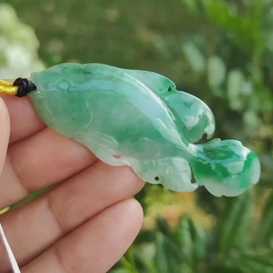 A (Jenis) Jadeite Alami Giok Hijau Muda dengan Liontin Ikan Hijau [Koleksi], sertifikat berat 8,69 gram, ukuran 59 * 23,6 * 4,6 mm (liontin299)