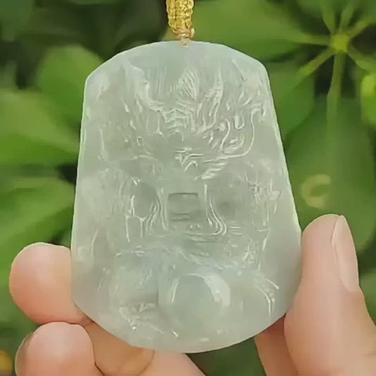 采用天然 A 型翡翠制作的龙吊坠，玉质证书重 40.23 克，尺寸 59 * 45.8 * 8.7 毫米 - SG 本地卖家（pendant341）